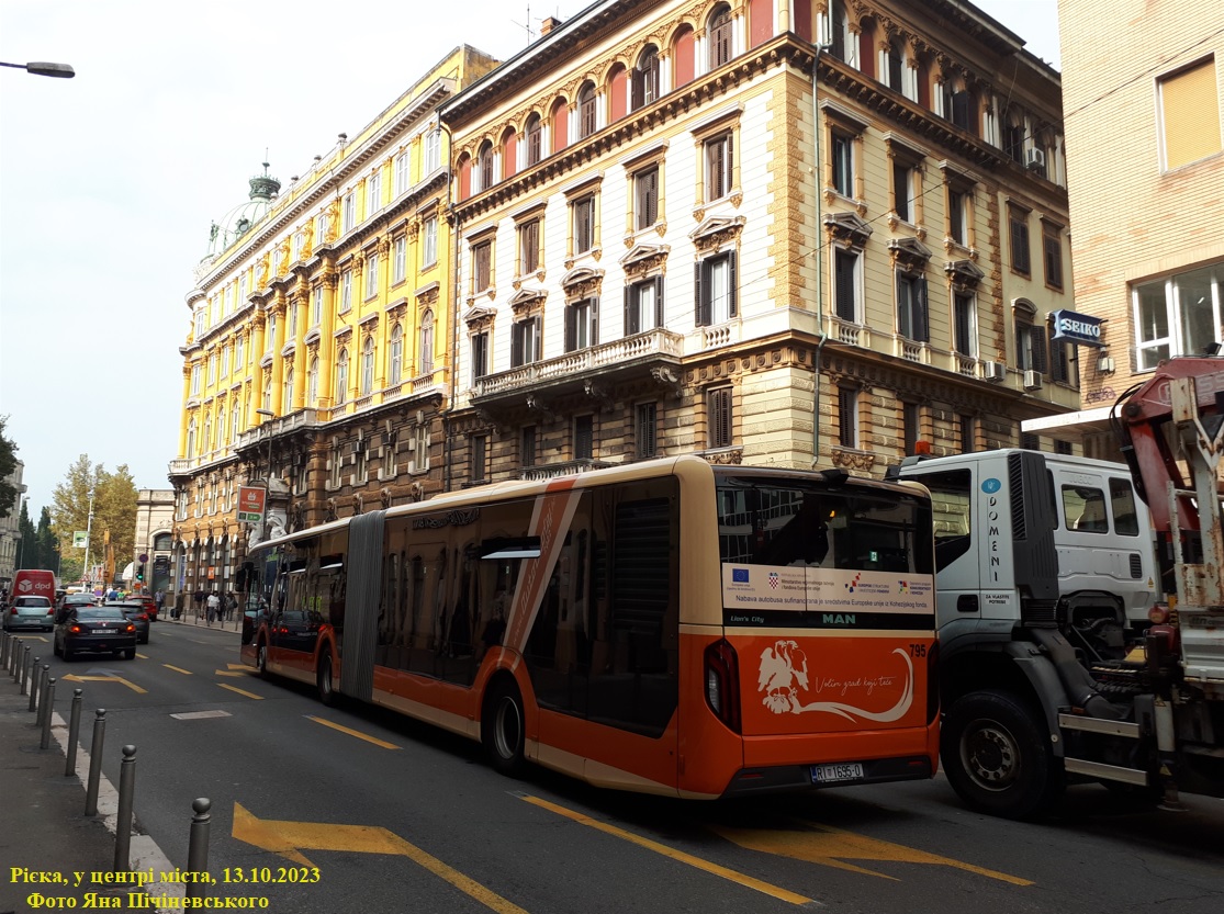 Риека, в центре города
13.10.2023
Ключевые слова: Рієка, Риека, центр города, центр міста, автобус