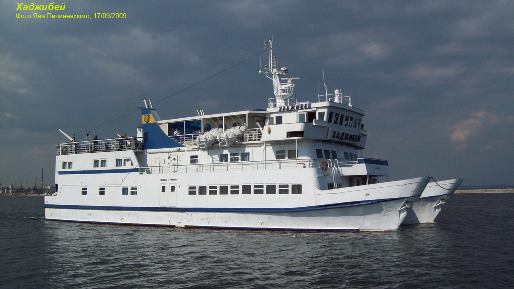 Катамаран "Хаджибей"
Вид с причала Морвокзала. Одесса, 17.09.2009
Фото Яна Пичиневского
Ключевые слова: Катамаран "Хаджибей", "Хаджибей", MS Khadzhibey, Одеса, Одесса, Odessa, Odesa