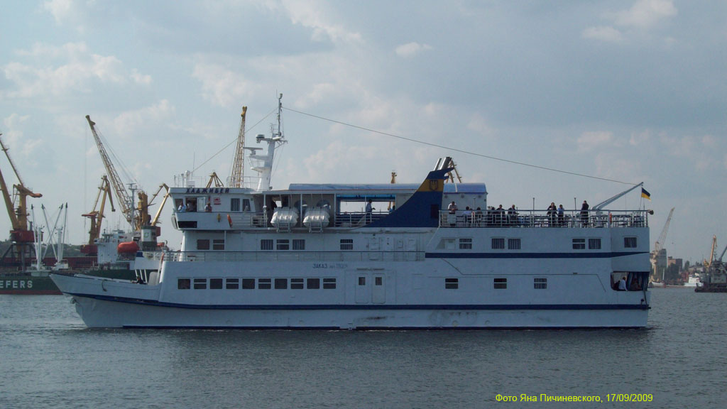 Катамаран "Хаджибей"
Вид с причала Морвокзала. Одесса, 17.09.2009
Фото Яна Пичиневского
Ключевые слова: Катамаран "Хаджибей", "Хаджибей", MS Khadzhibey, Одеса, Одесса, Odessa, Odesa