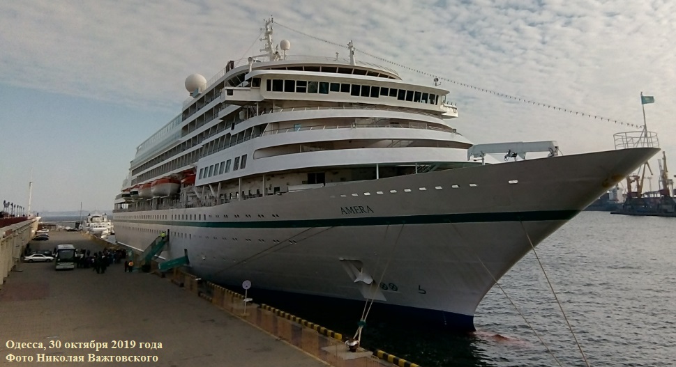 Круизный лайнер "Amera" (бывш. "Royal Viking Sun")
Одесса, 30 октября 2019 года.
Фото Николая Важговского

Ключевые слова: Royal Viking Sun, Prinsendam, Amera, Phoenix Reisen, Odessa, Odesa, Одесса, Одеса, 30.10.2019