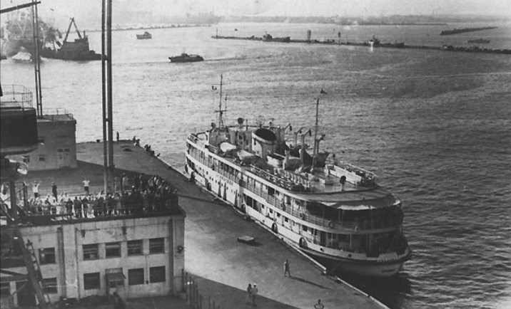 Теплоход "Белинский"
Морвокзал Одессы, между 1970 и 1977 гг
Ключевые слова: Теплоход "Белинский", MS Belinskyi, Izmail, Odessa, Kiev