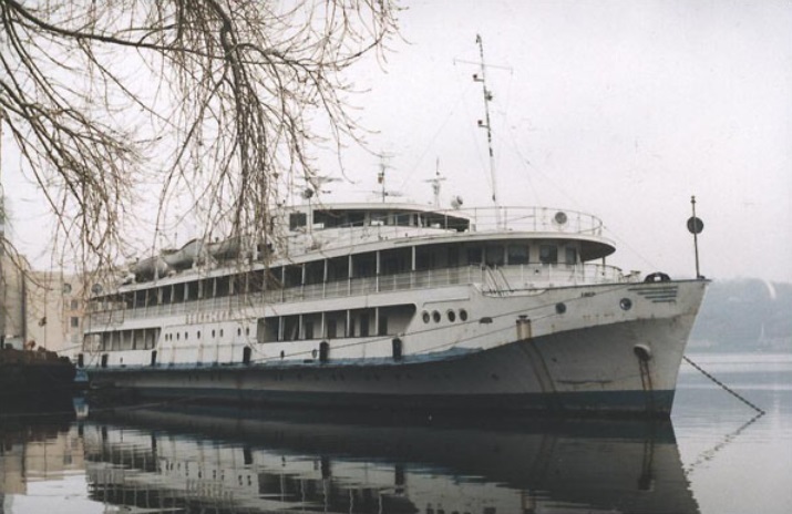 Теплоход "Белинский"
В Киеве.
Период времени между 1983 и 2003 гг
