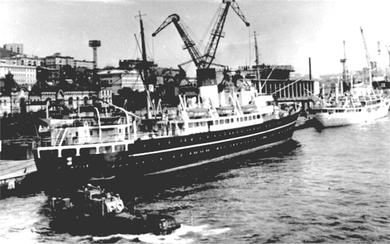 Пароход "Приморье"
В порту Владивостока, 1958 год
Ключевые слова: Теплоход, SS, "Приморье", "Primorie", "Salon", "Windhuk", 1939